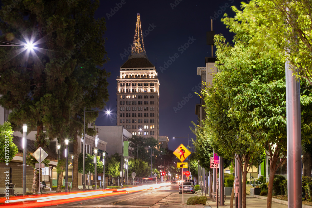 Twilight view of the historic downtown district of Fresno, California, USA. - obrazy, fototapety, plakaty 