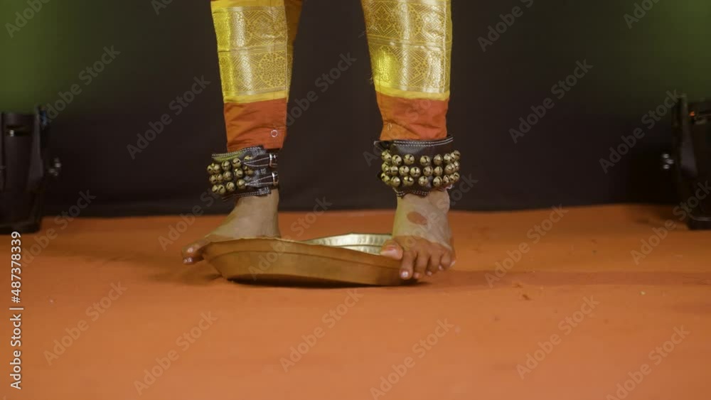 Video „Close up shot of bharatnatyam kuchipudi artist dancing by