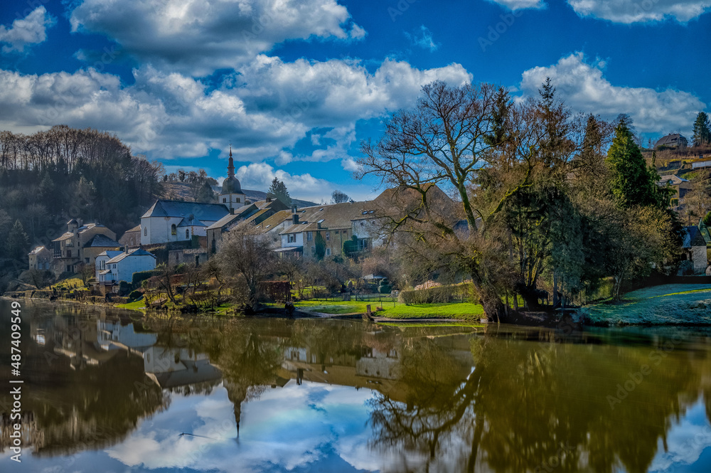 Le petit village de Chassepierre en Wallonie