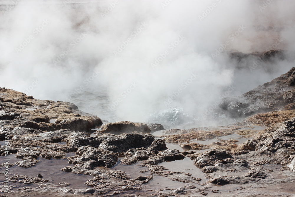geiser deserto do Atacama nascente termal entra em erupção