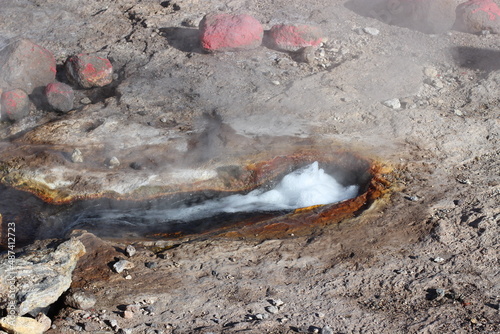 geiser deserto do Atacama nascente termal entra em erupção photo