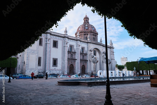 Santa Rosa de Viterbo y plaza Mariano de las Casas en Querétaro México. 