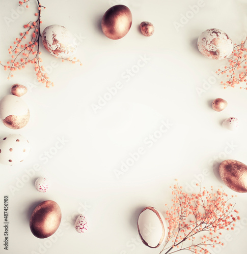 Canvas Print easter holidays background with golden eggs