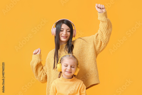 Little girl and her mother ...