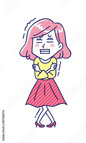 震えて怯える若い女性