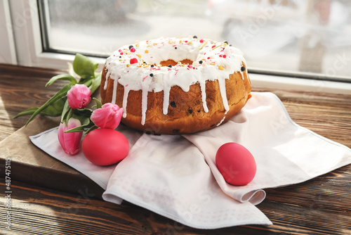 Traditional easter cake wit...
