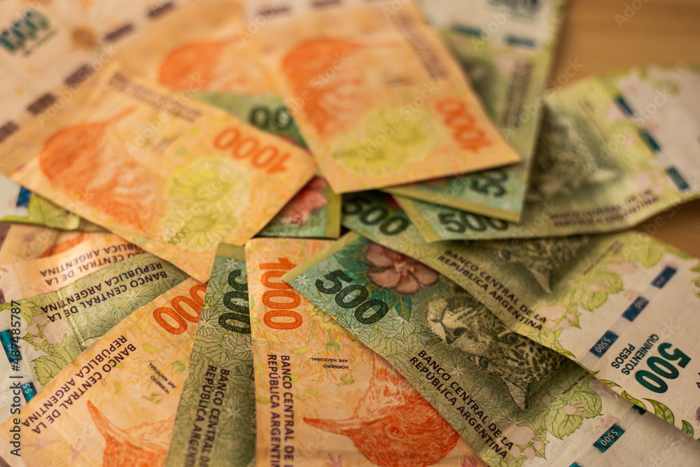 Fototapeta premium Banknotes of 500 and 1000 Argentine pesos