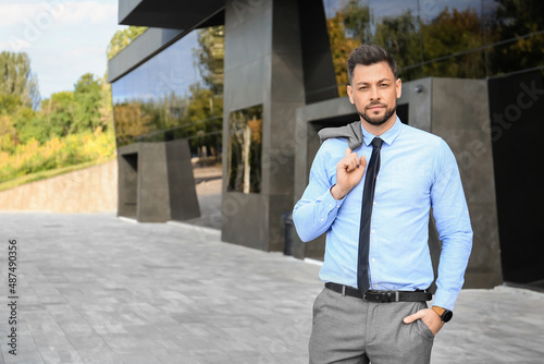 Handsome businessman near o...