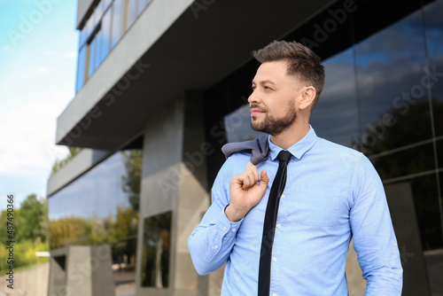 Handsome businessman near o...