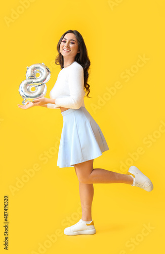 Happy woman with creative m...