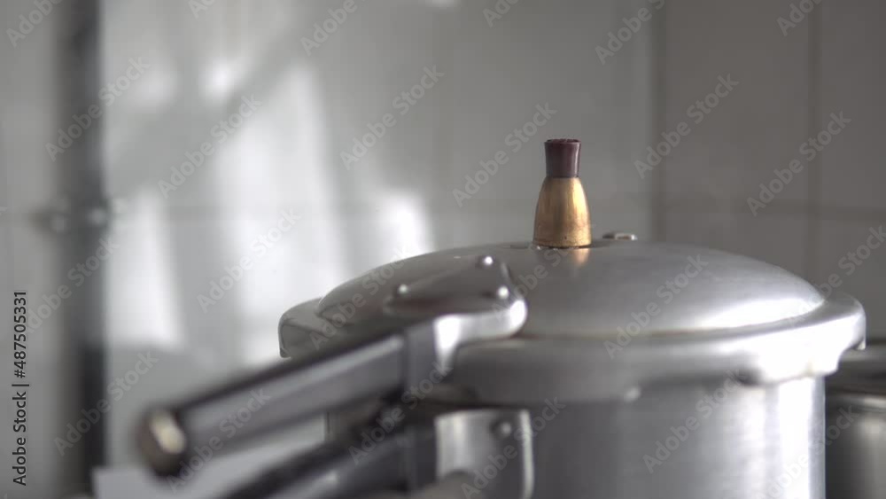 Cooking in a pressure cooker Cooking in a pressure cooker