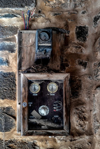 carillon électrique, commande des cloches d'une église photo
