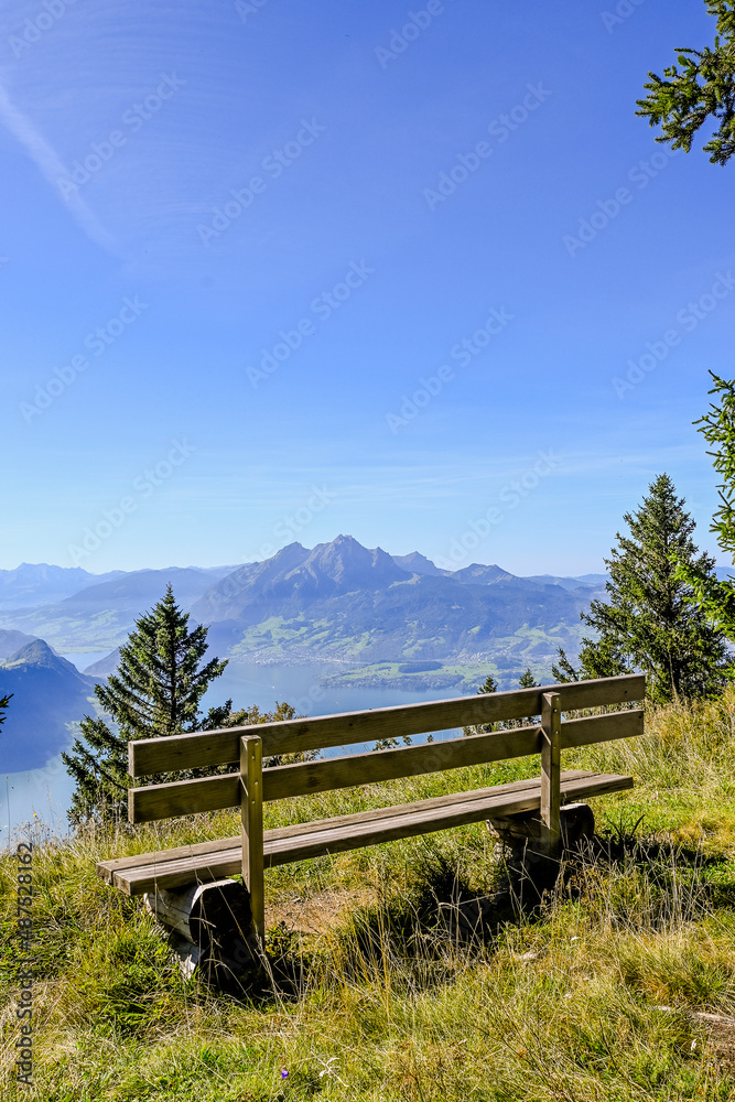 Rigi, Rigi Kulm, Pilatus, Rigi Staffel, Rigi Staffelhöhe, Vierwaldstättersee, Bergbahn, Wanderweg, Holzbank, Aussichtspunkt, Sommer, Zentralschweiz, Schweiz Rigi, Rigi Kulm, Pilatus, Rigi Staffel, Rigi Staffelhöhe, Vierwaldstättersee, Bergbahn, Wanderweg, Holzbank, Aussichtspunkt, Sommer, Zentralschweiz, Schweiz