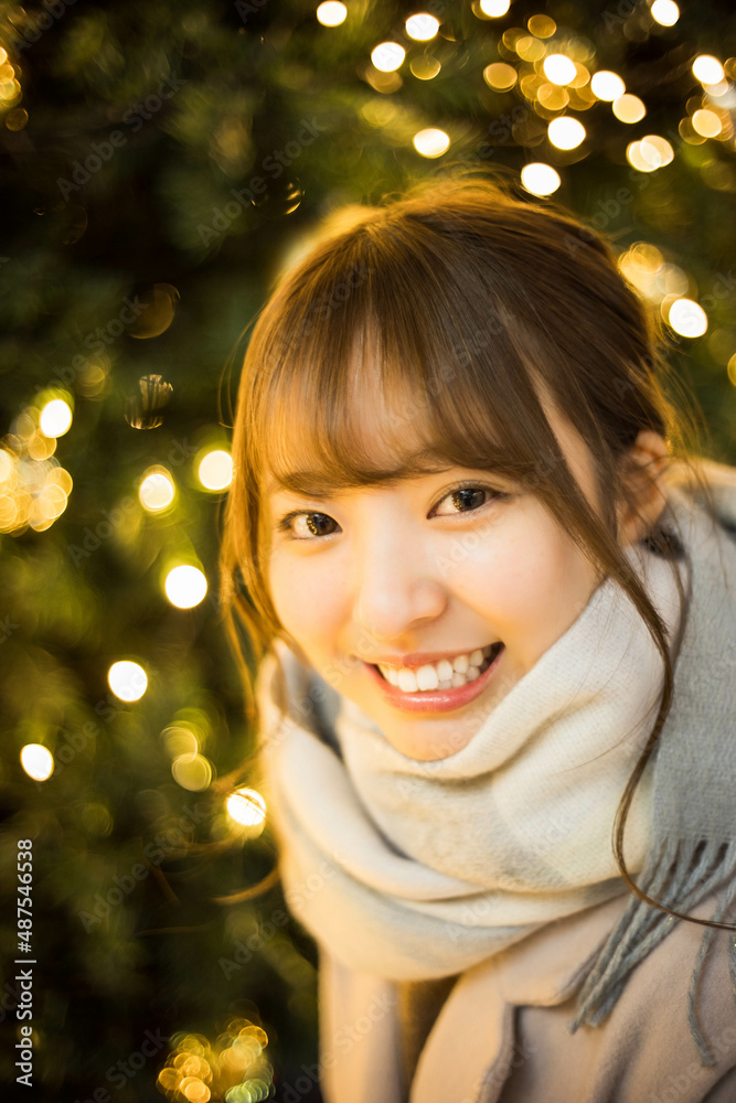 イルミネーション女性