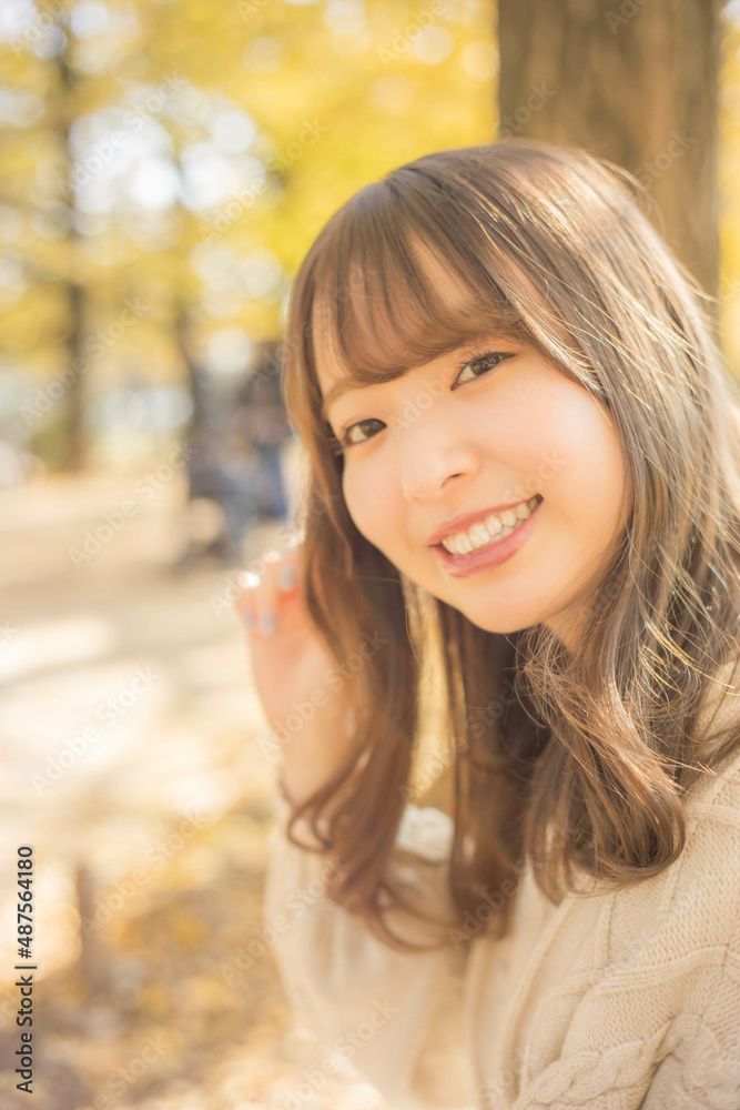 紅葉と女性 紅葉と女性