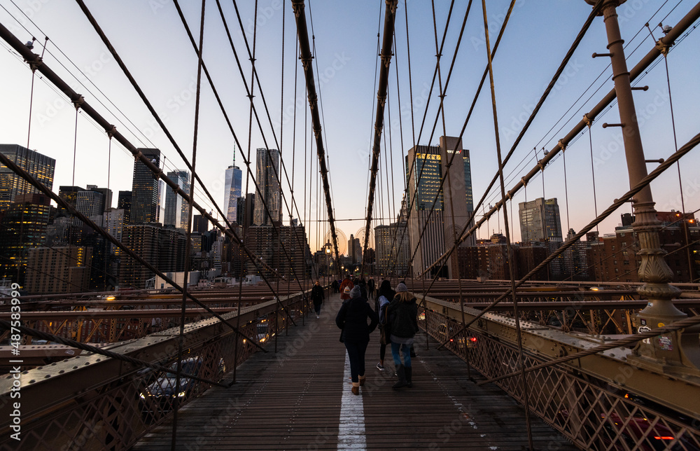 Obraz premium Photo from the Brooklyn Bridge at night in NYC