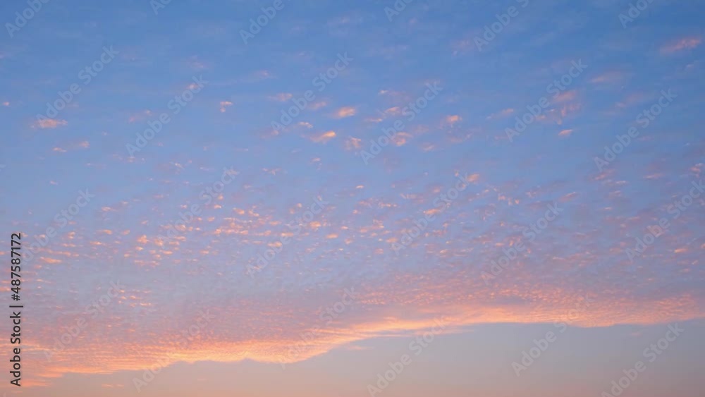 4K : Time lapse of colorful sky during beautiful sunset. Sun go down. Romantic clouds. Timelapse of skyscrapers.
4K : Time lapse of colorful sky during beautiful sunset. Sun go down. Romantic clouds. Timelapse of skyscrapers.