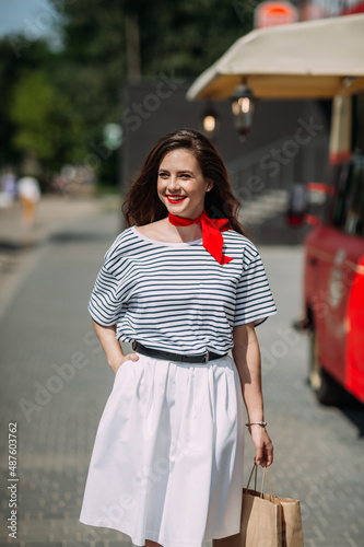 Photography A bright Russian beauty on a summer shopping trip 4201.