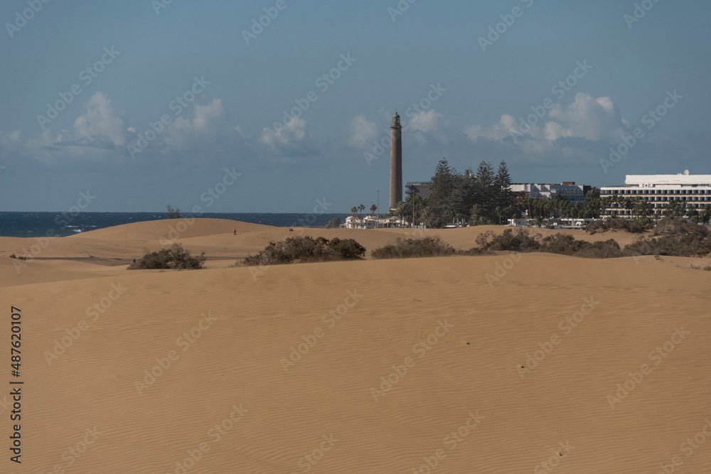 Vista de las dunas y del Faro de Maspalomas en la isla de Gran Canaria, España