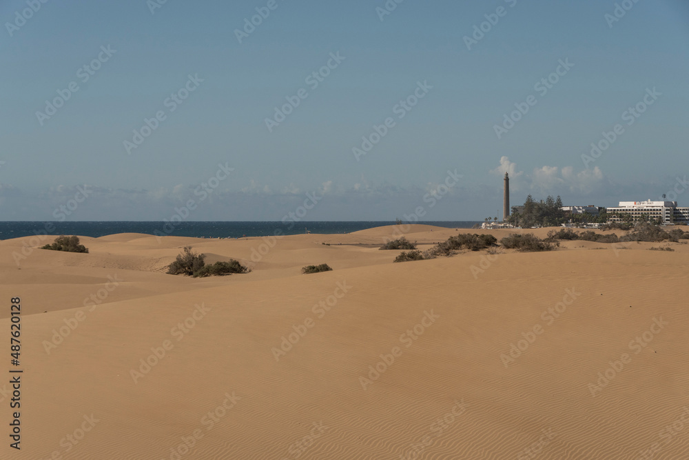 Vista de las dunas y del Faro de Maspalomas en la isla de Gran Canaria, España