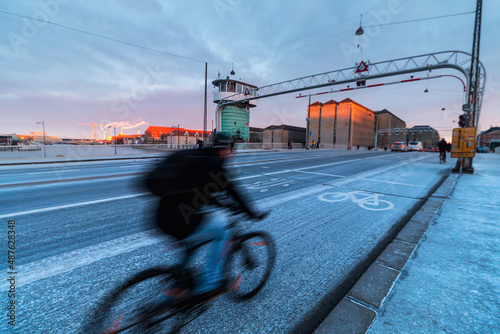 Tablou pe pânză Cycling in Copenhagen during the winter season