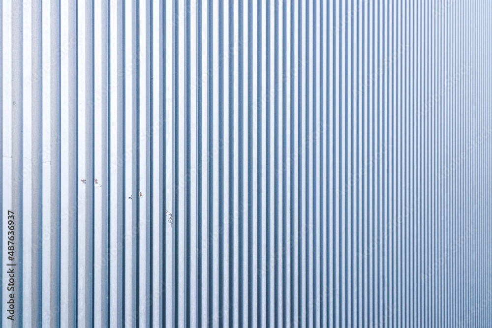 Obraz premium 金属の縞状になった壁