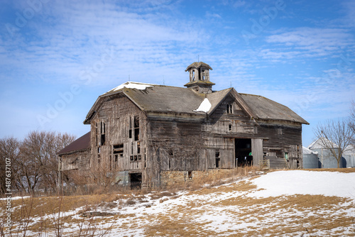 Canvastavla Old wooden barn build in 1882 on a sunny but cold winter day