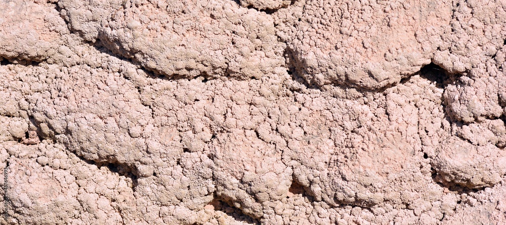 Textura de un muro hecho con piedras y barro seco