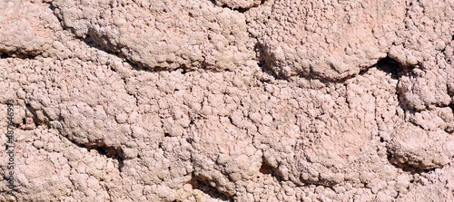 Textura de un muro hecho con piedras y barro seco