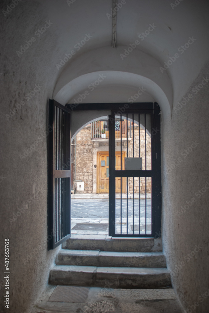 Bari Vecchia, Via Federico II di Svevia, Cancello su via Baemondo, Bari, Puglia, Sud, Italia Bari Vecchia, Via Federico II di Svevia, Cancello su via Baemondo, Bari, Puglia, Sud, Italia