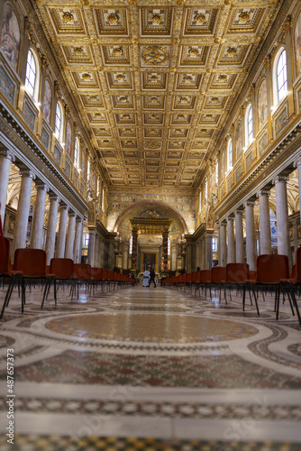 zabytkowe wnętrza bazyliki Santa Maria Maggiore w Rzymie