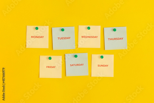 Obraz na płótnie Days of the week sticky notes w salonie