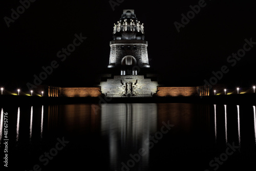 Billede på lærred Battle of nations monument at night in Leipzig, Germany