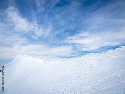 真っ白な伊吹山山頂の雪原 © 739photography