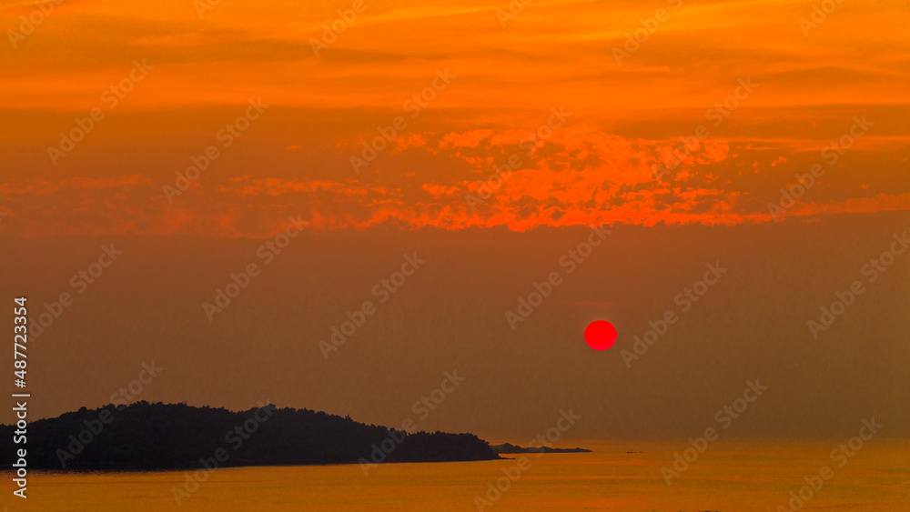 The background of the sea by the evening sea, with natural beauty (sea water, rocks, sky) and fishermen are fishing by the river bank, is a pleasure during travel.