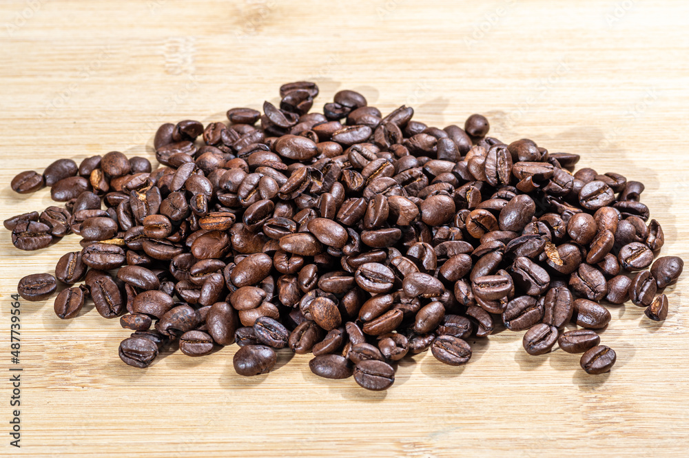 Obraz premium brązowe ziarna kawy palonej jako tło
