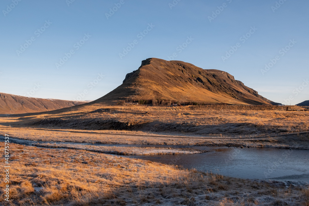 Der Berg Me alfell Auf Dem Gel nde Der Gleichnamigen Farm Bei der-berg-me-alfell-auf-dem-gel-nde-der-gleichnamigen-farm-bei