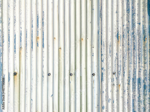 レトロ 白いトタン壁 © RD02_AG