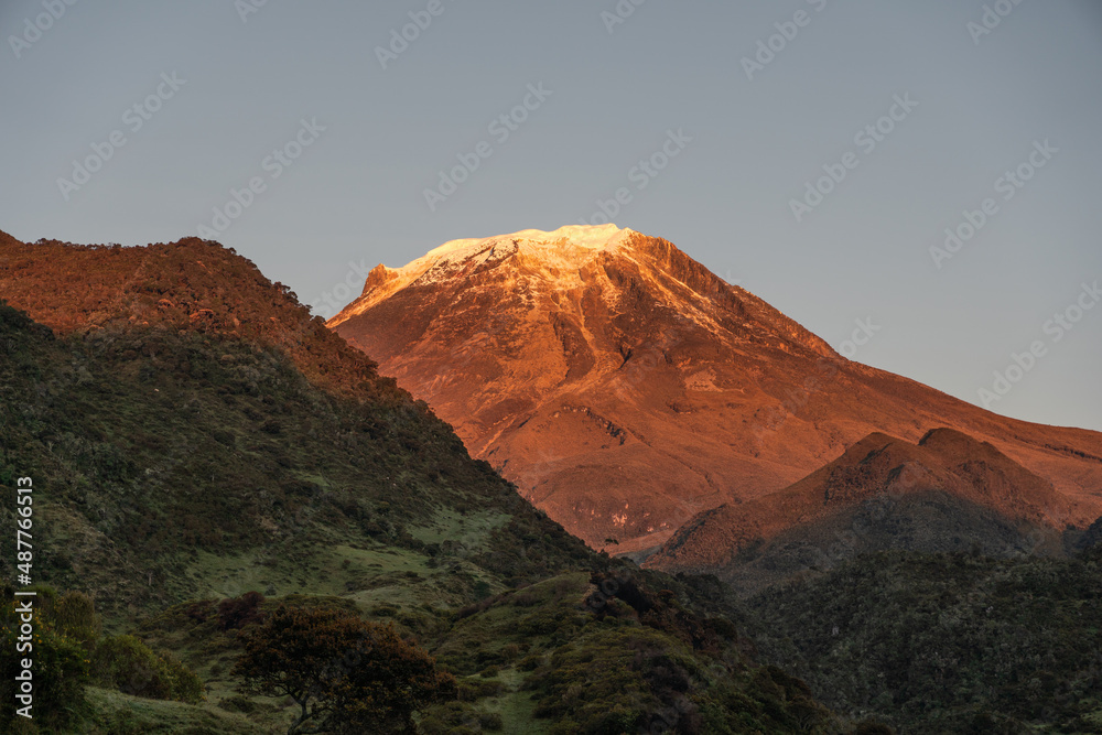 AMANECER EN EL NEVADO DEL TOLIMA AMANECER EN EL NEVADO DEL TOLIMA