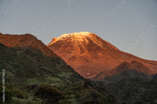 AMANECER EN EL NEVADO DEL TOLIMA 