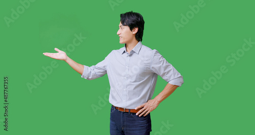 Foto businessman with green background