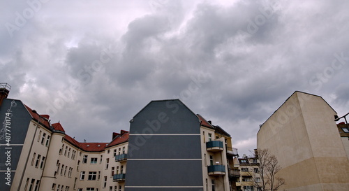 Gebäude an der Berliner Stadtautobahn, gegenüber vom S-Bahnhof Bundesplatz photo