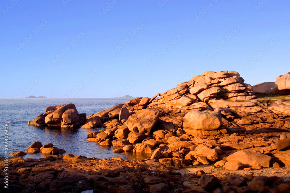Obraz premium The Côte de granite rose or Pink Granite Coast is a stretch of coastline in the Côtes d'Armor departement of northern Brittany, France.