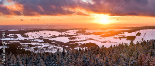 Fototapeta Naklejka Na Ścianę i Meble -  A colorful sunset in the Polish mountains of the Sudetes, the view from the top of the mountain from the Czerniec observation tower, winter evening.