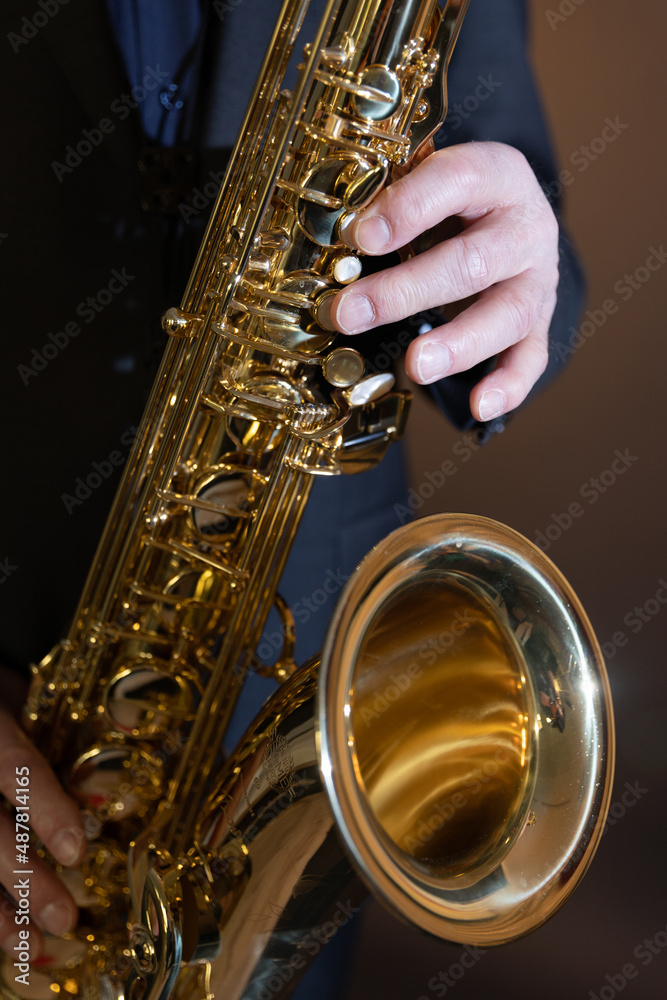Fototapeta premium Saxophonspieler im Detail