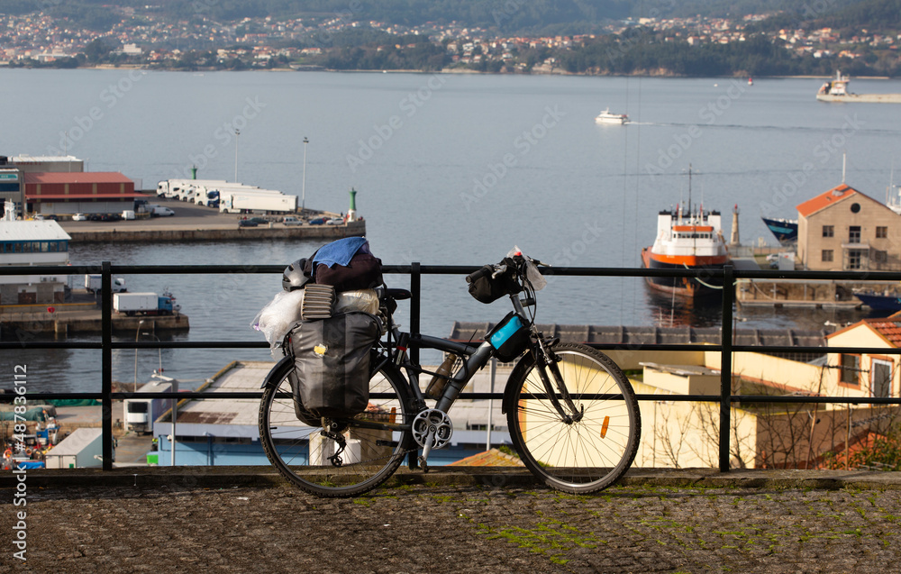 A bicycle trip at the Olivo viewpoint in the old area of ​​Vigo with views of the Vigo estuary and the port