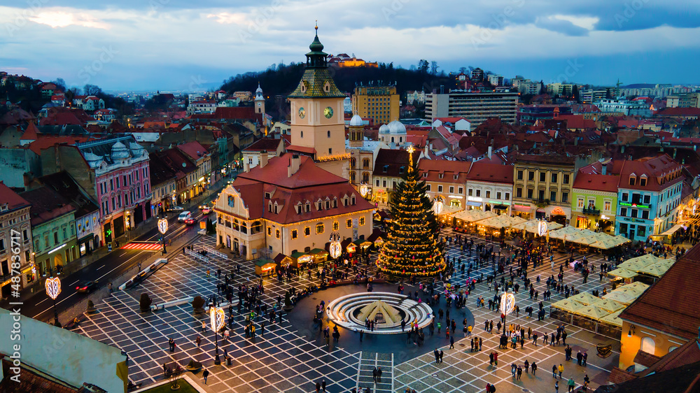 Naklejka premium Aerial drone view of The Council Square decorated for Christmas in Brasov, Romania