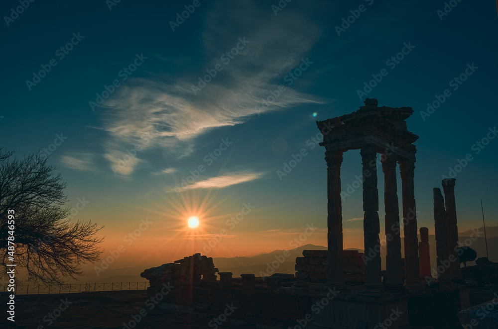 Fototapeta premium pergamon ancient city ruins columns temple