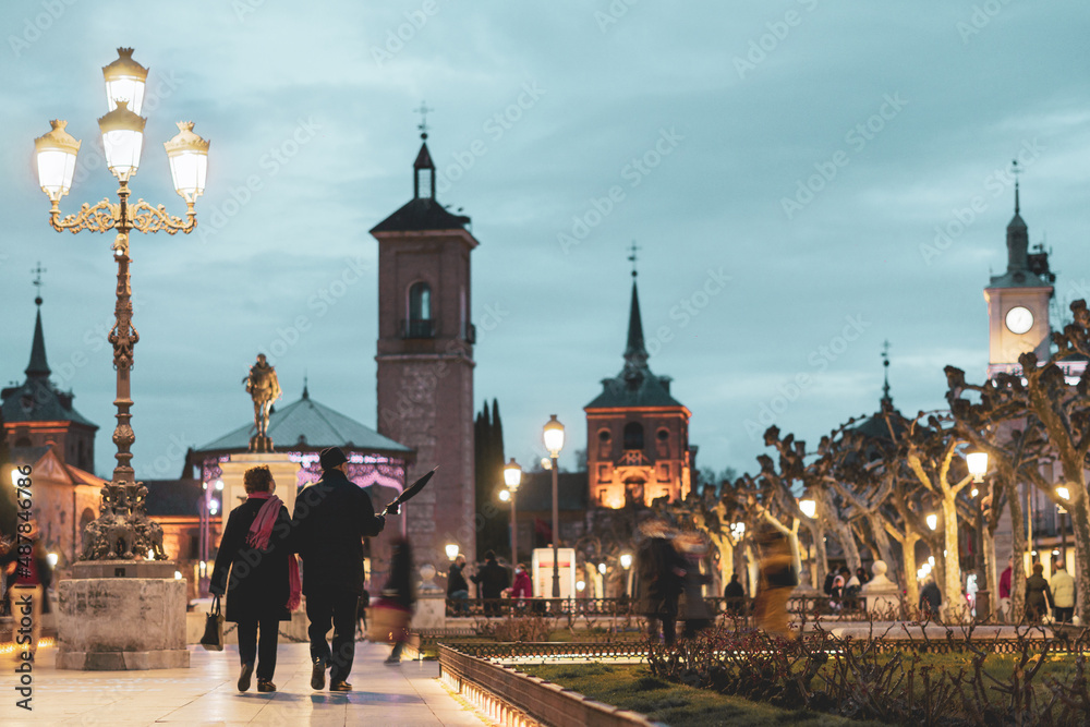 Obraz premium Paseo vespertino