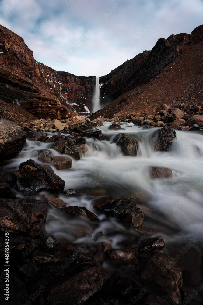 Grande cascade d'islande, Hengifoss